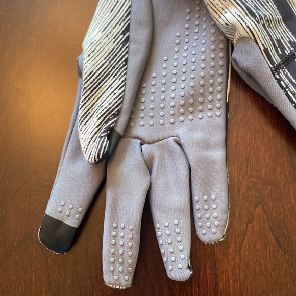 Lululemon Womens Rulu Gloves - Picture 3 of 11